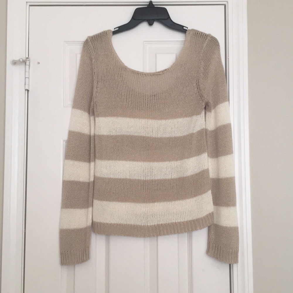 🔴🔴Tan & cream colored striped sweater🔴🔴